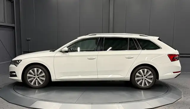 Skoda Superb view 3