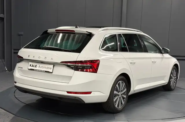 Skoda Superb view 7
