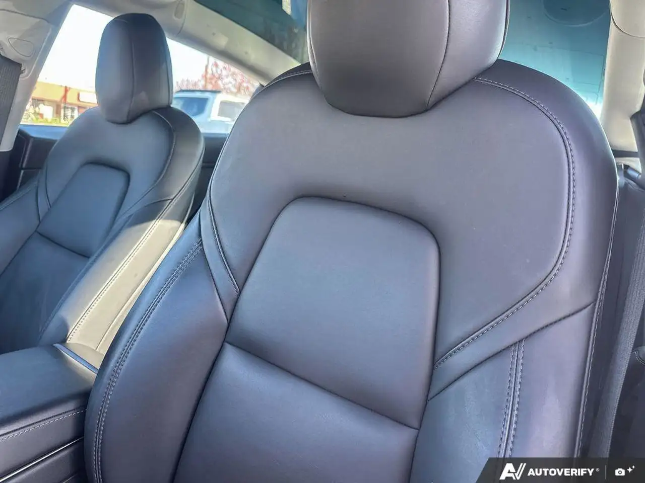 Tesla Model 3 снимка Tesla Model 3