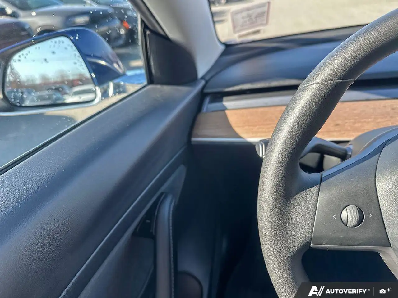 Tesla Model 3 снимка Tesla Model 3