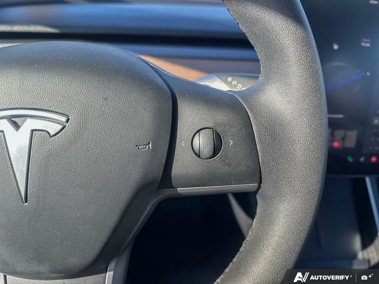 Tesla Model 3 снимка Tesla Model 3