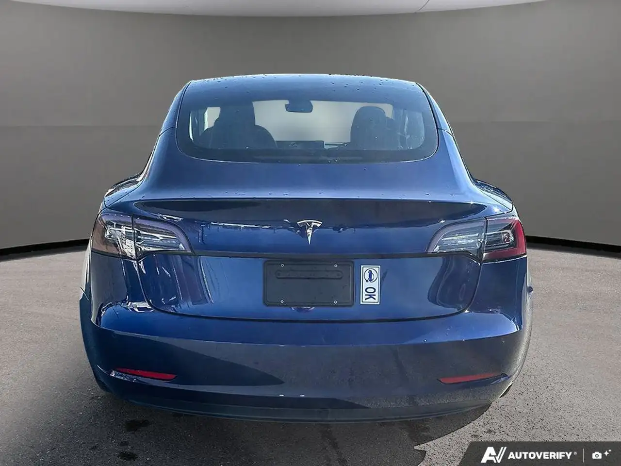 Tesla Model 3 снимка Tesla Model 3