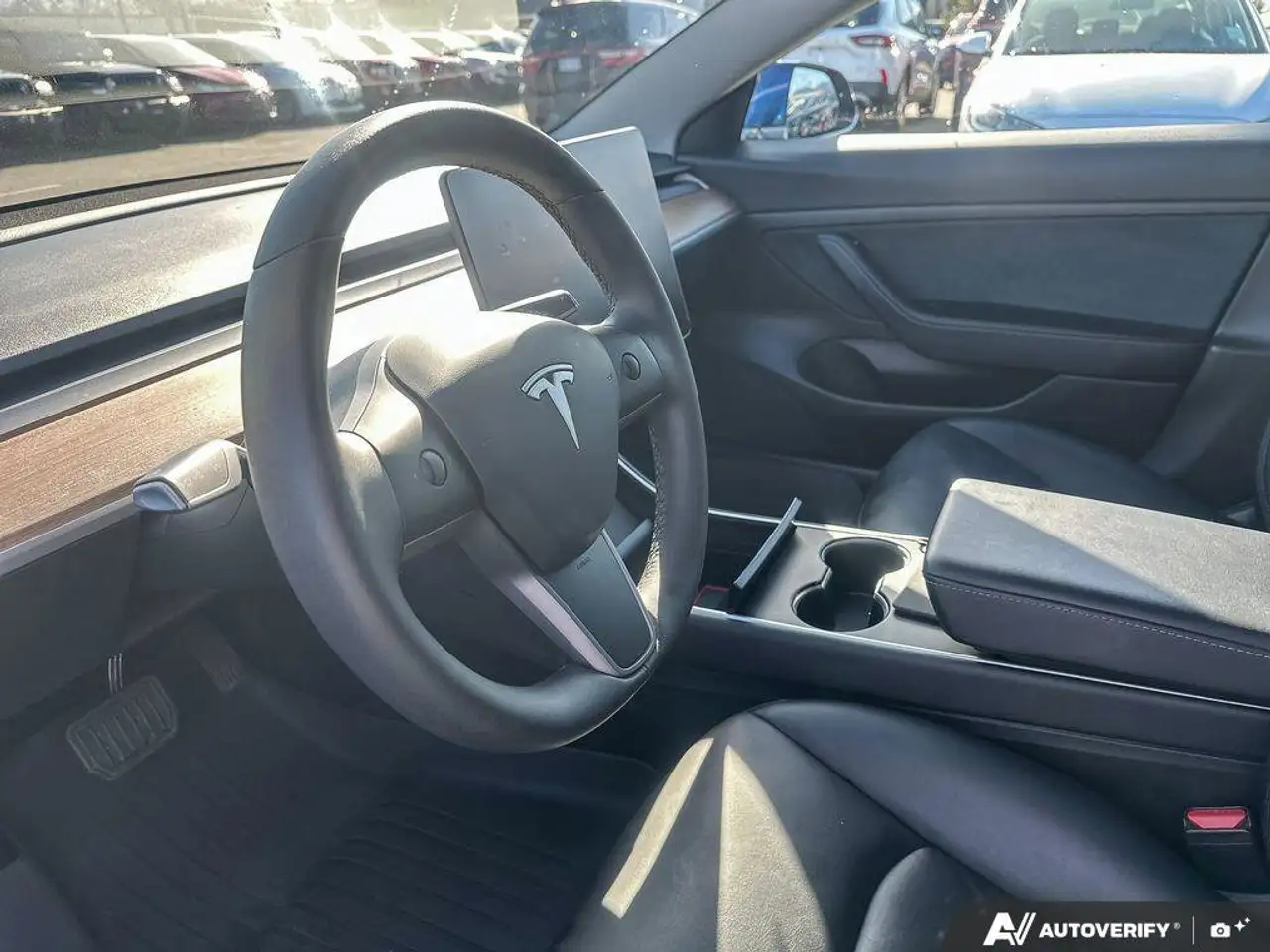 Tesla Model 3 снимка Tesla Model 3