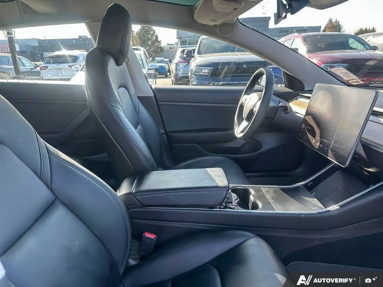 Tesla Model 3 снимка Tesla Model 3