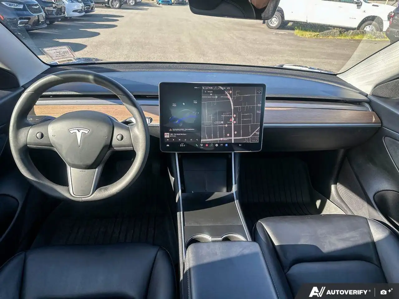 Tesla Model 3 снимка Tesla Model 3