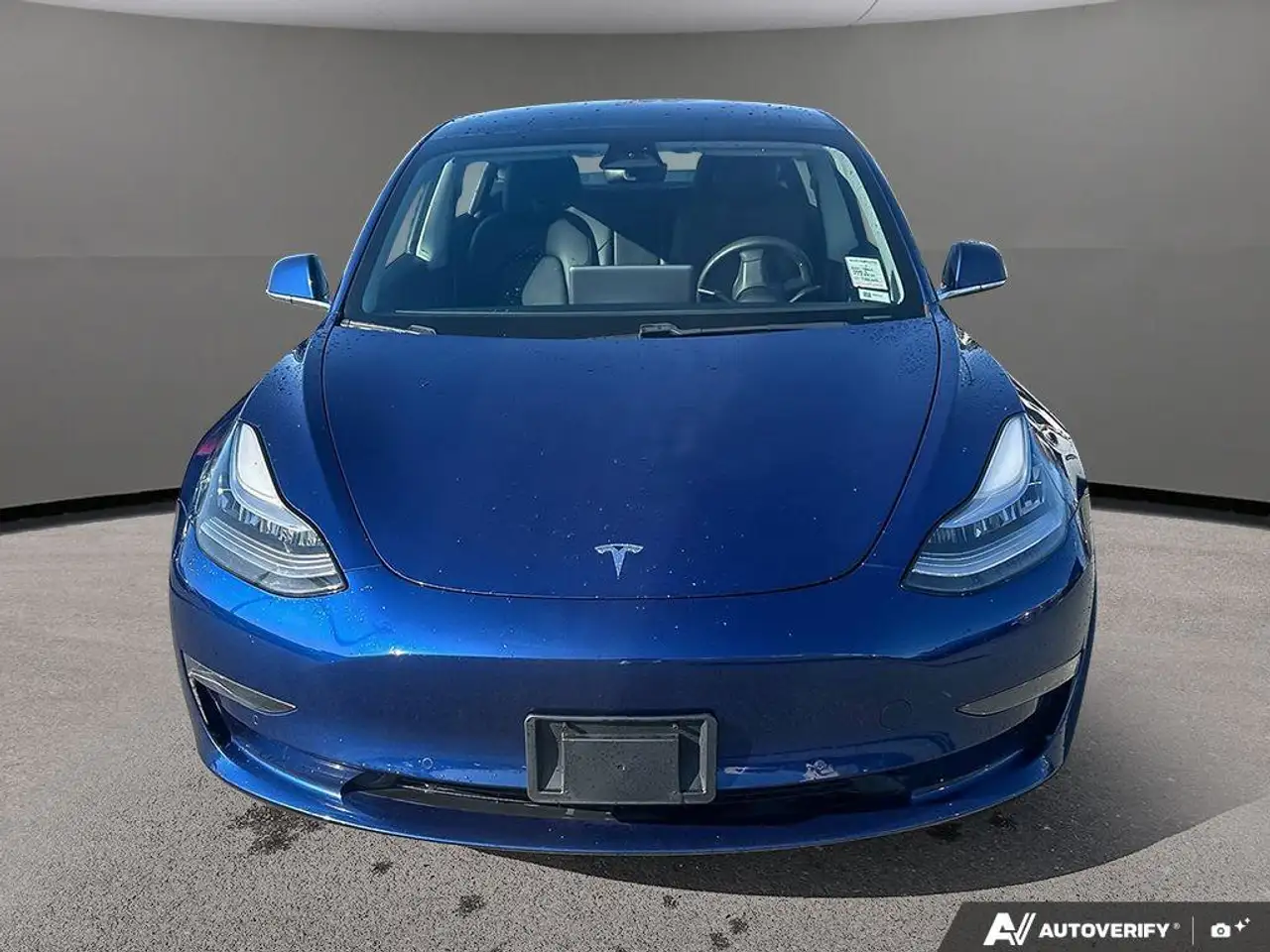 Tesla Model 3 снимка Tesla Model 3