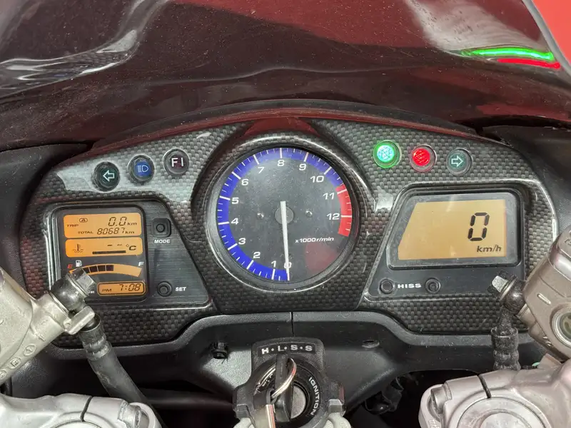 Honda CBR 1100 - foto 3