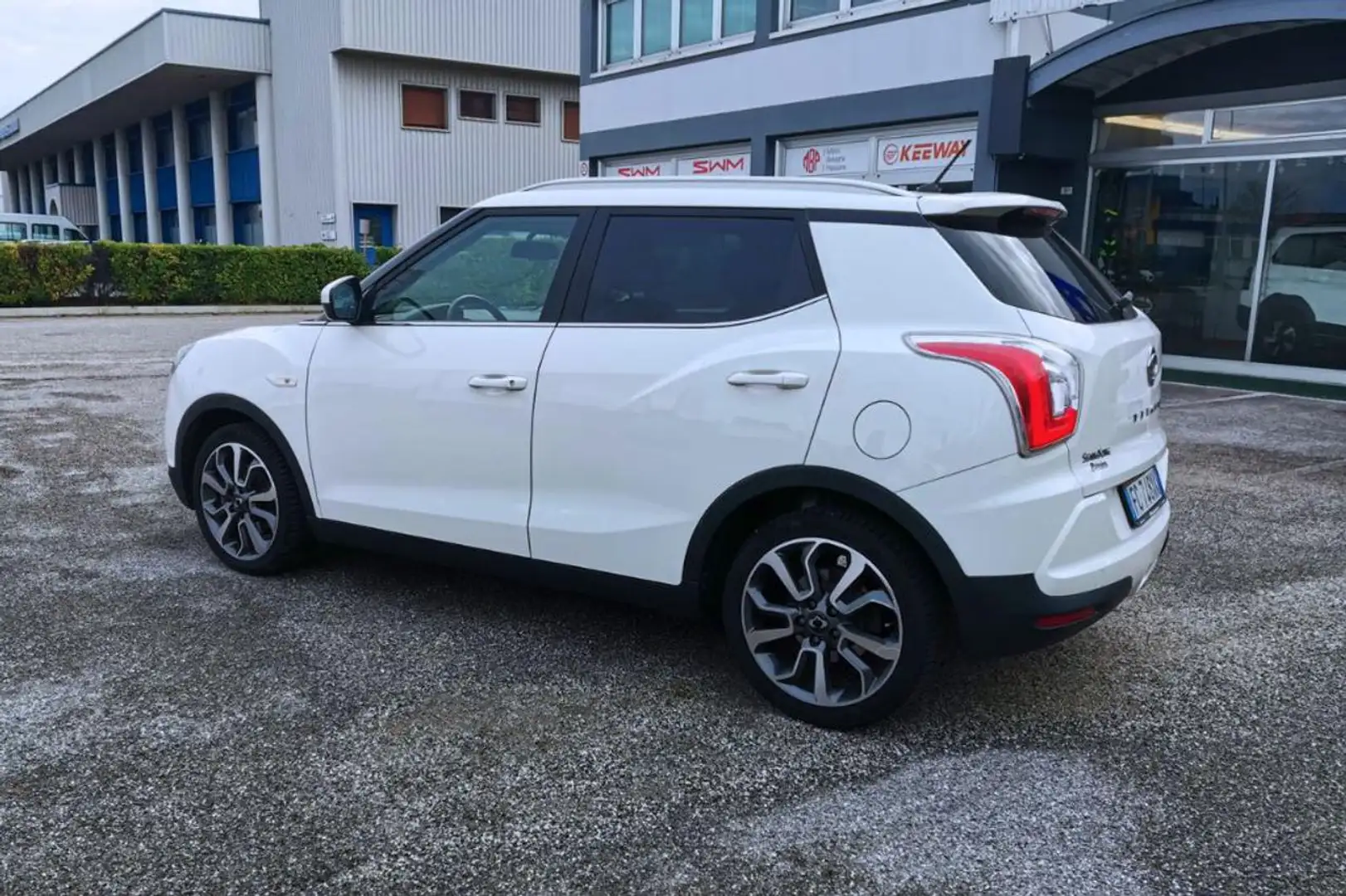 SsangYong Tivoli 1.6d 2WD Be Weiß - 2