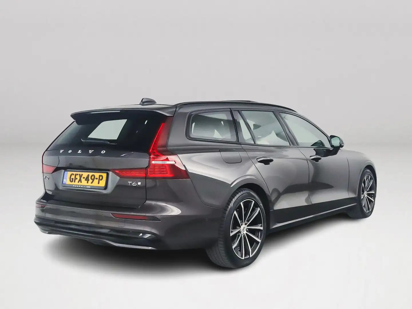 Volvo V60 T6 Aut. Plug-in hybrid AWD Plus Dark | Panoramadak Grau - 2