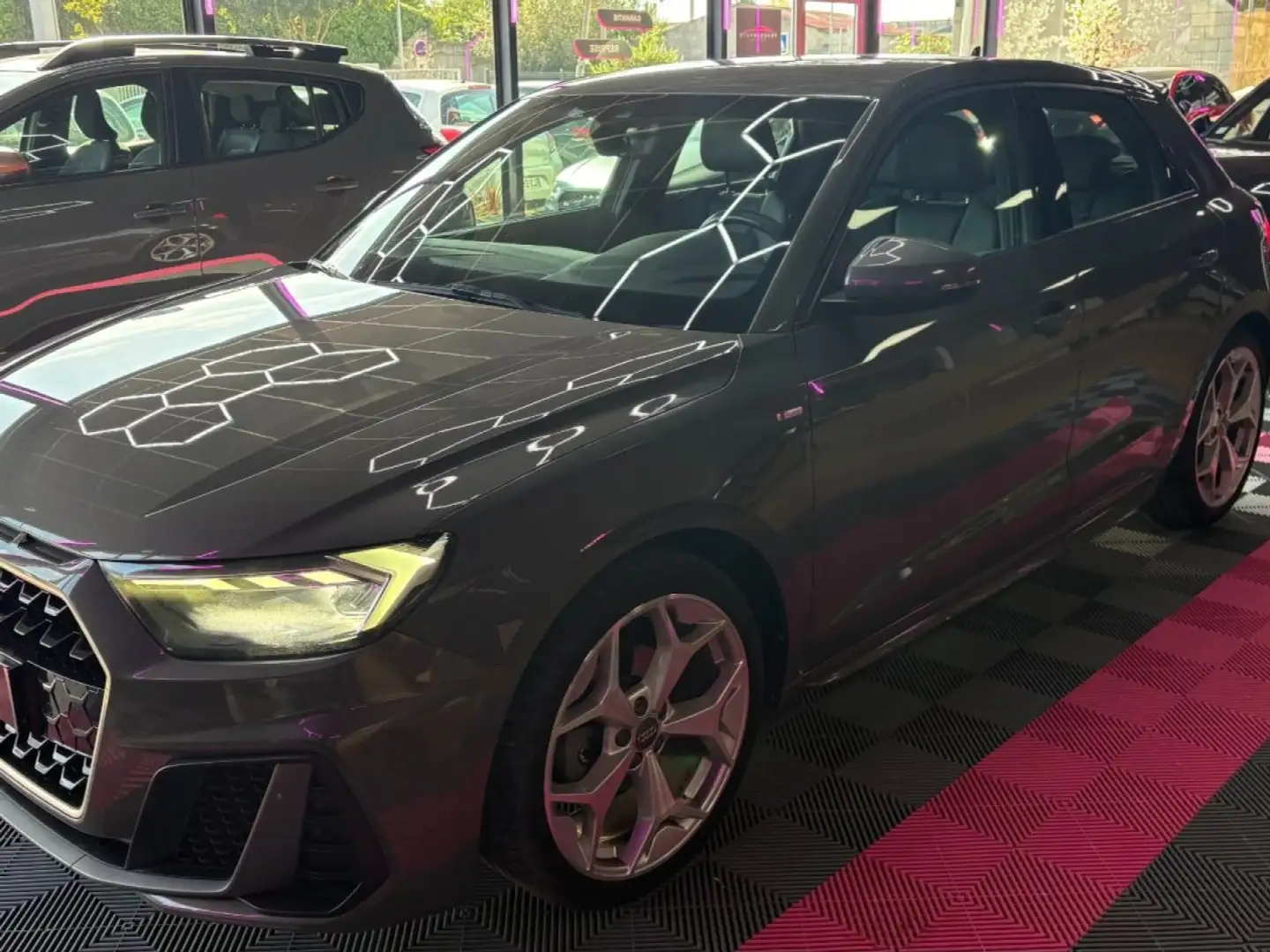 Audi A1 S Line 30 TFSi 116 ch S tronic 7 ~ Méplat ~ Caméra ~ CarPlay Gris - 2
