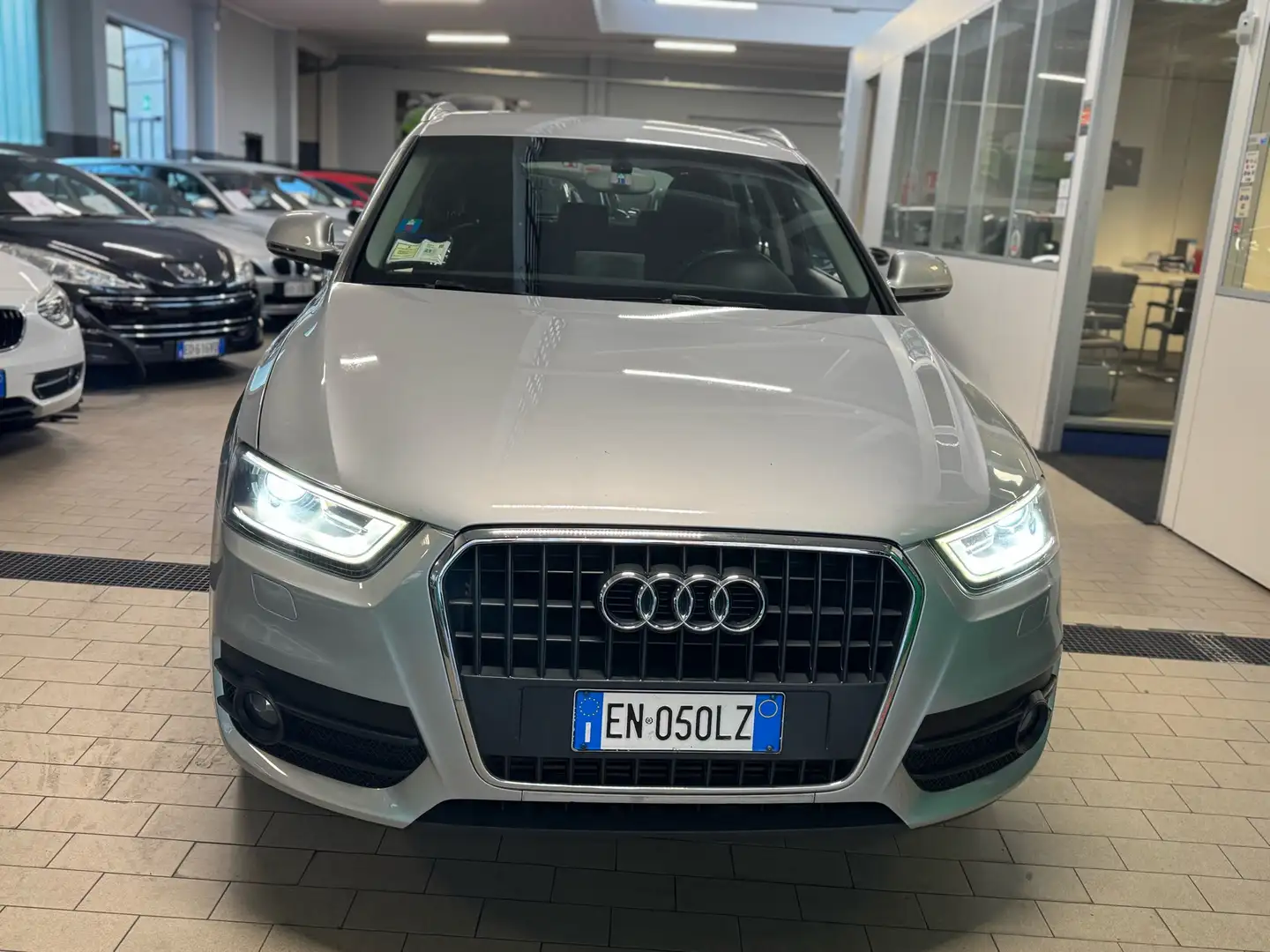 Audi Q3 2.0 tdi 140cv unico proprietario PREZZO REALE Срібний - 2