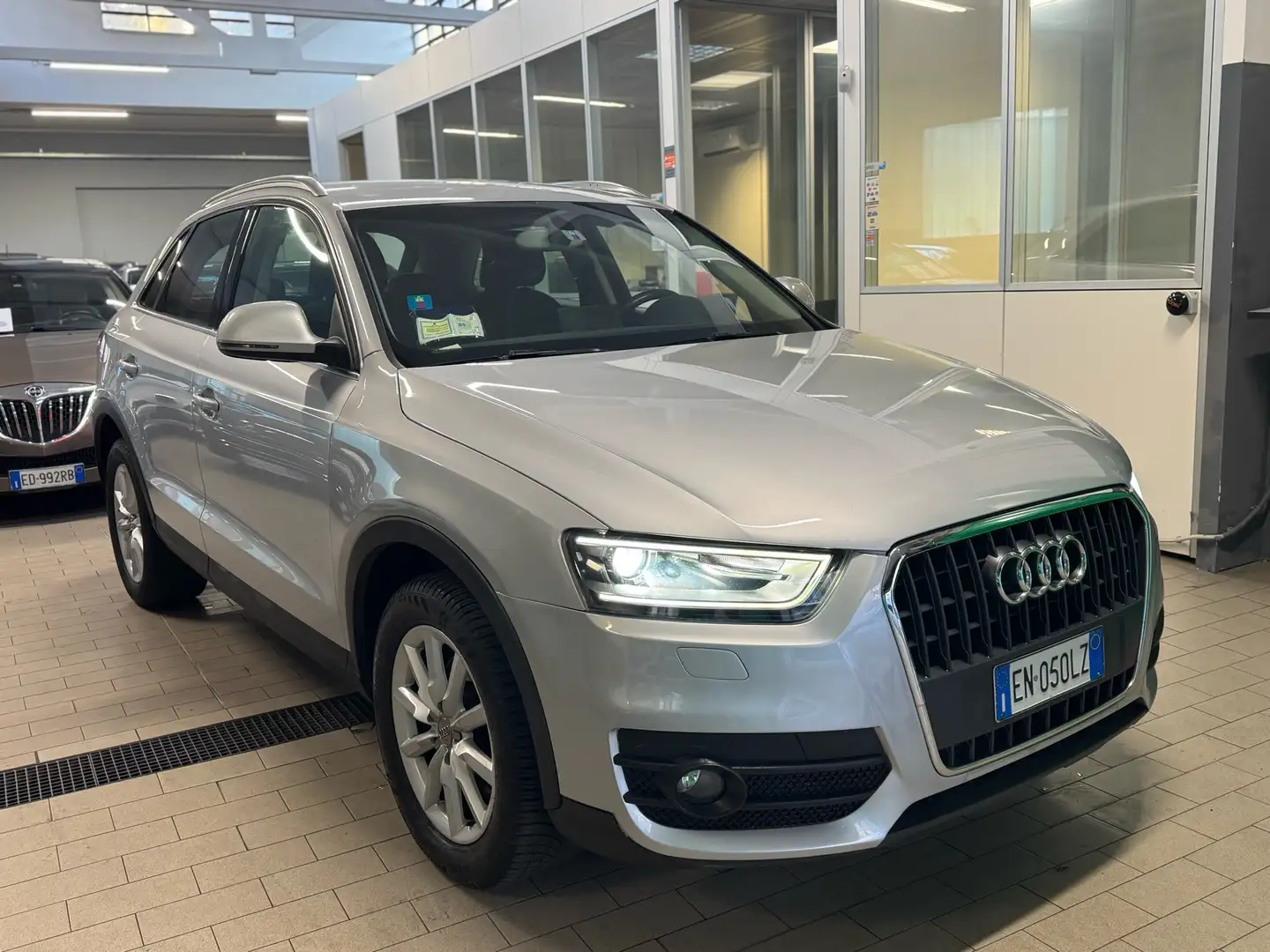 Audi Q3 2.0 tdi 140cv unico proprietario PREZZO REALE Срібний - 1