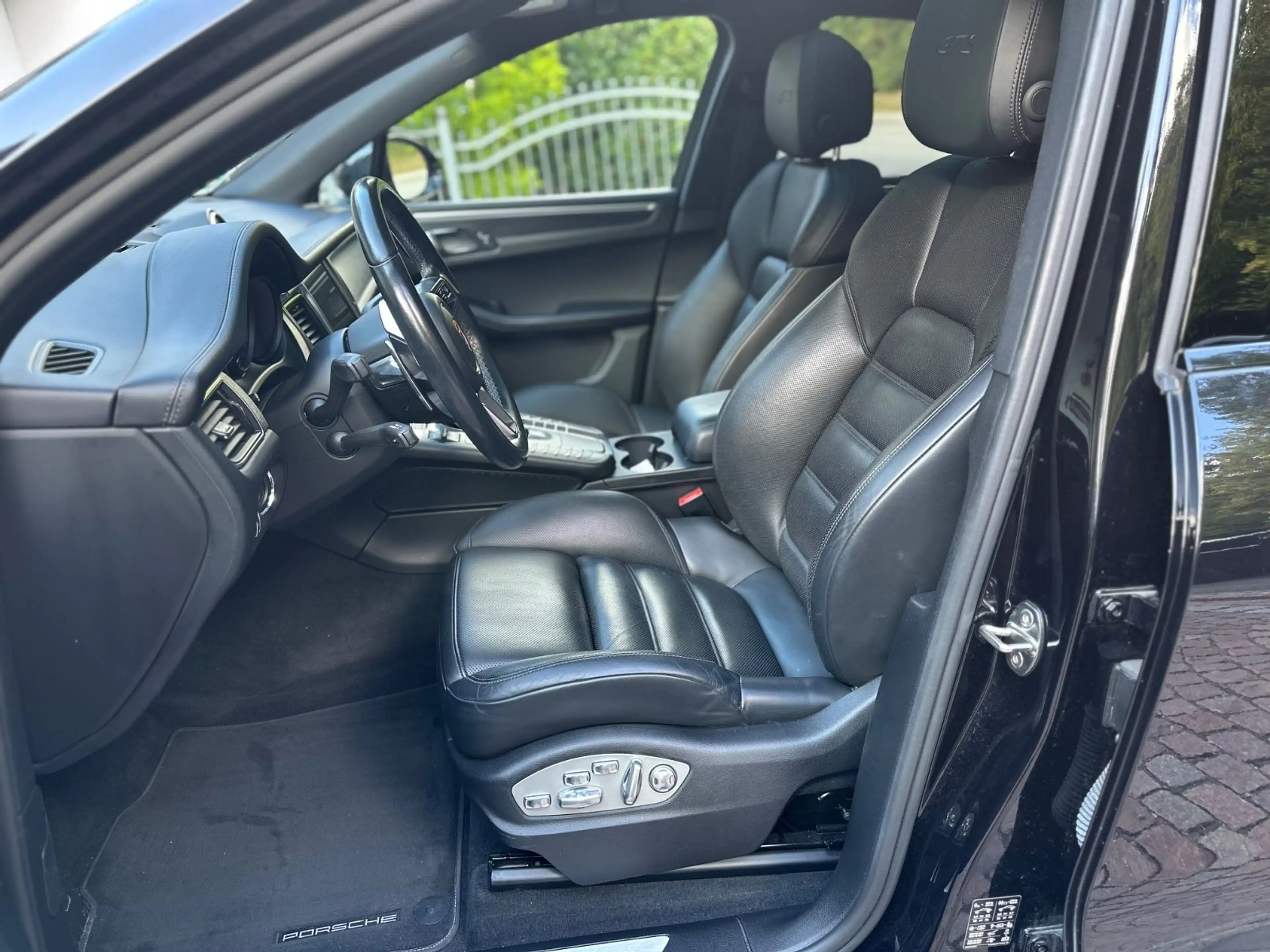 Porsche Macan GTS — photo 11