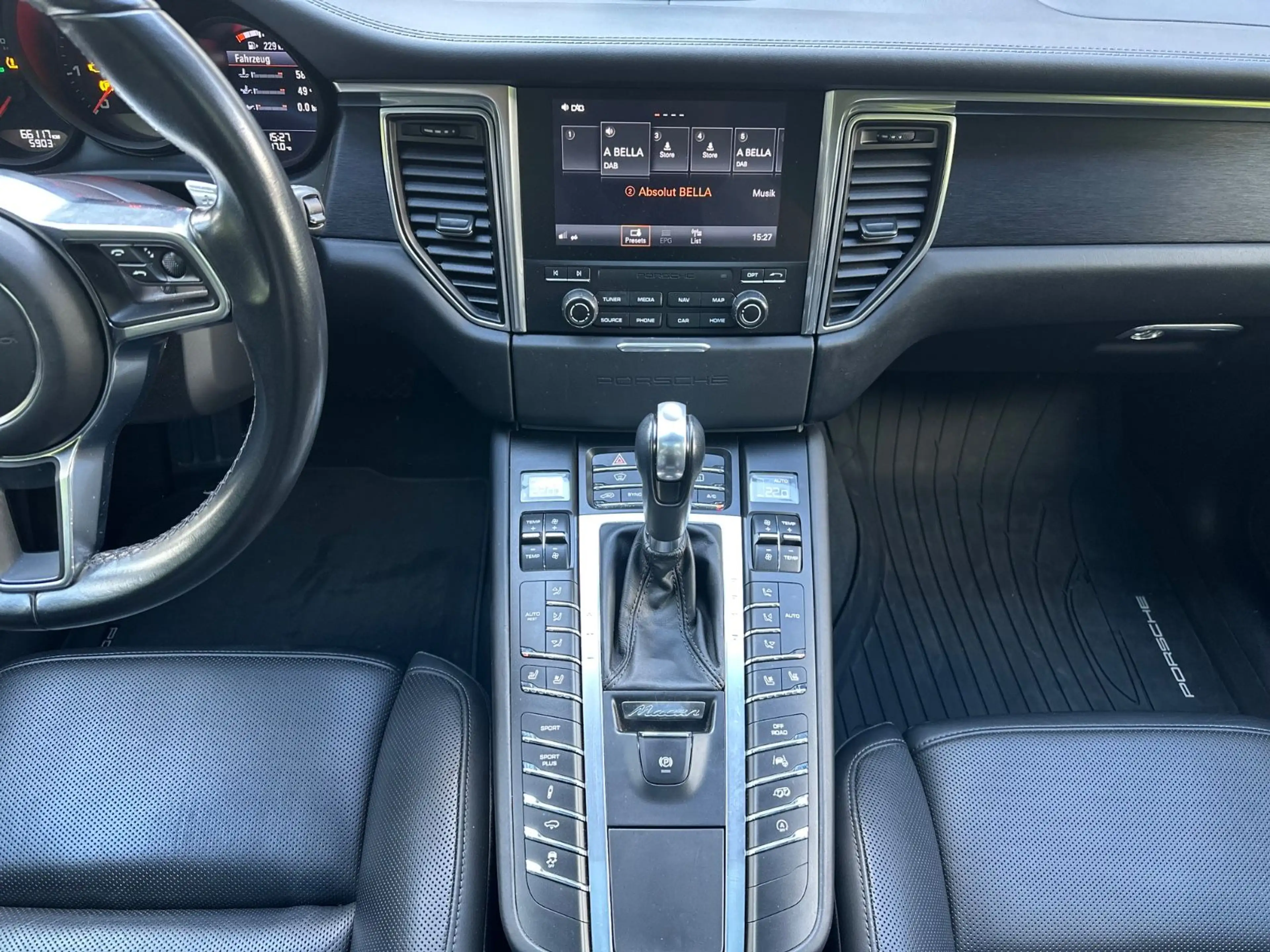 Porsche Macan GTS — photo 14