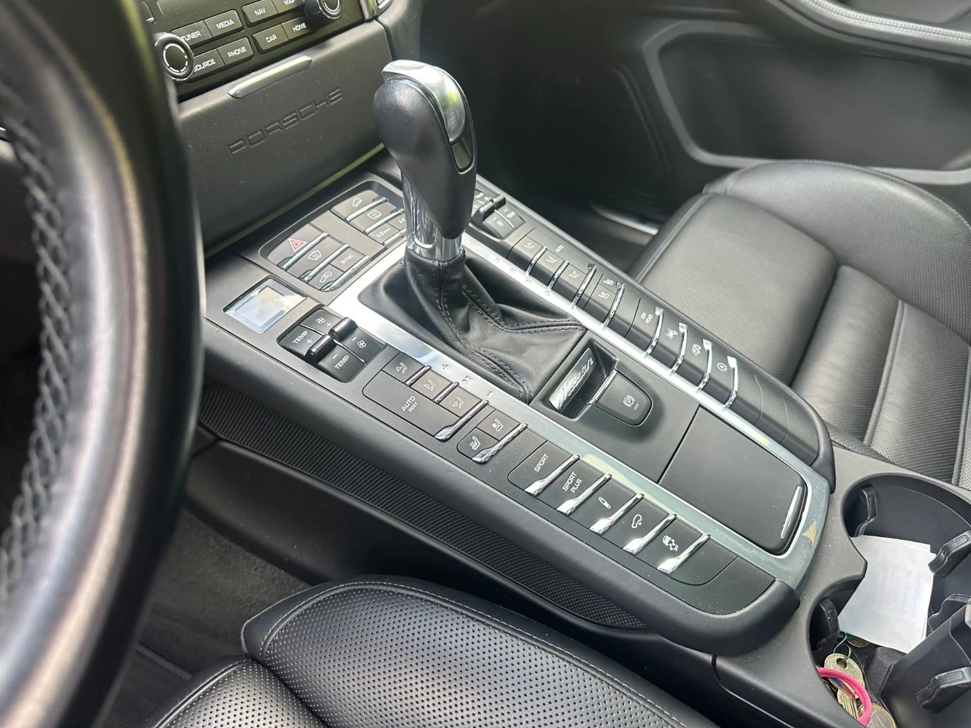 Porsche Macan GTS — photo 15