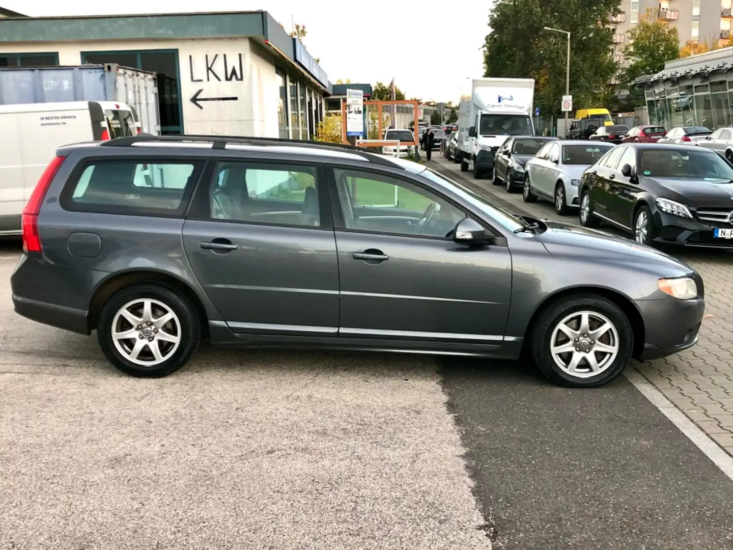 Volvo V70 2.4 Diesel D5 Kombi Momentum Grau - 2