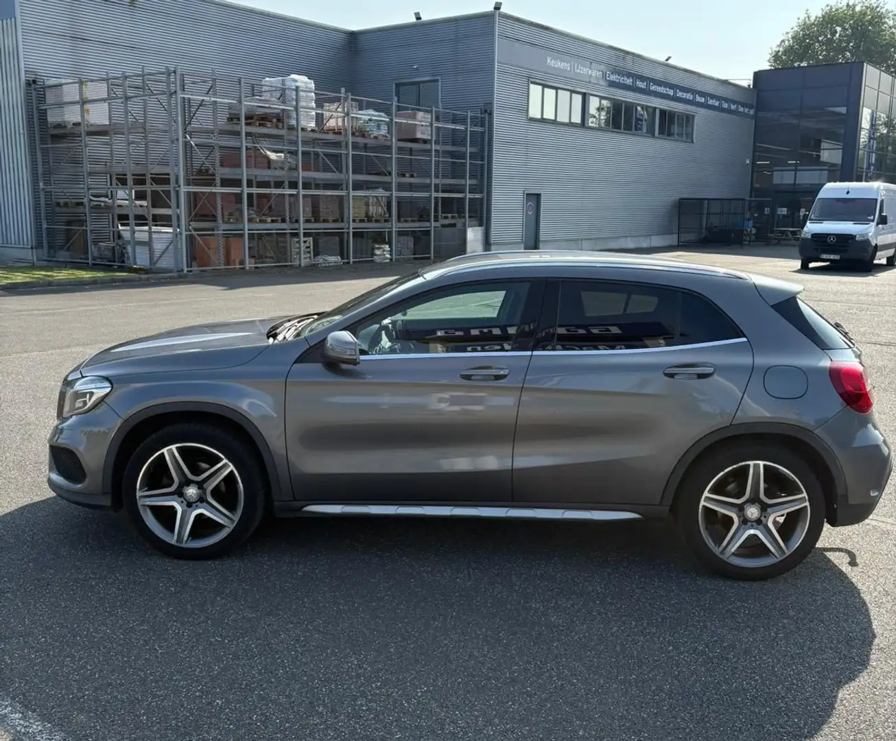 Mercedes-Benz GLA 200 AMG line - 2