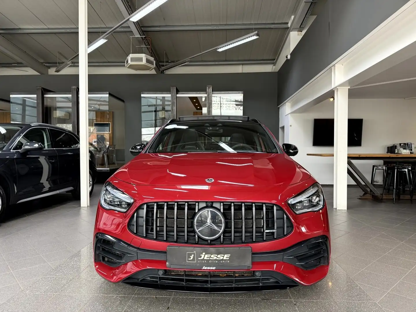 Mercedes-Benz GLA 45 AMG S 4M+ Multibeam Drivers-Package Burmester Pano Rot - 2