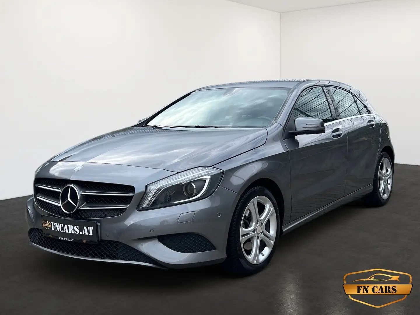 Mercedes-Benz A 180 Aut. // Xenon // PDC // Grau - 1