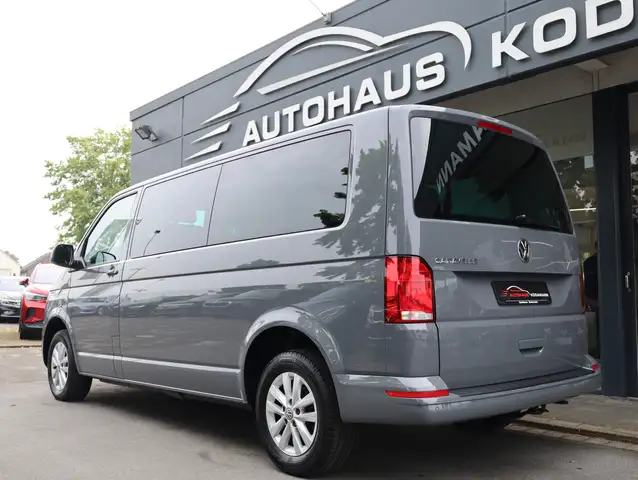Volkswagen Caravelle view 8