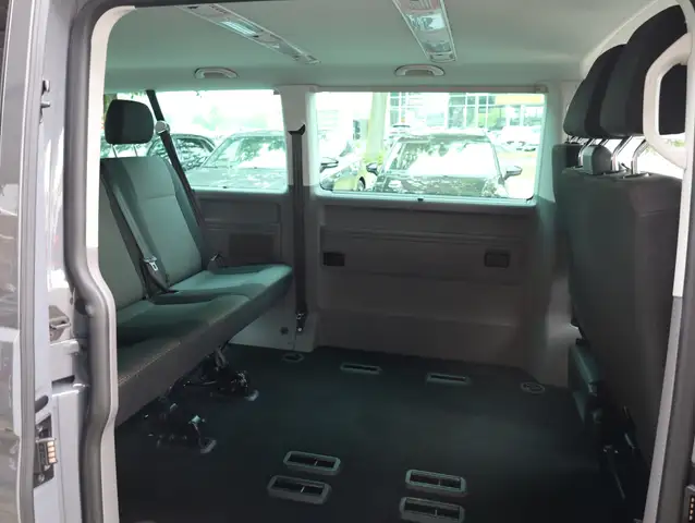 Volkswagen Caravelle view 15
