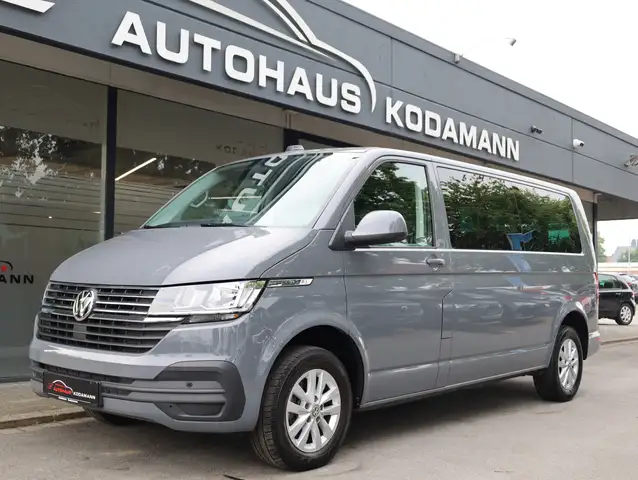 Volkswagen Caravelle view 6