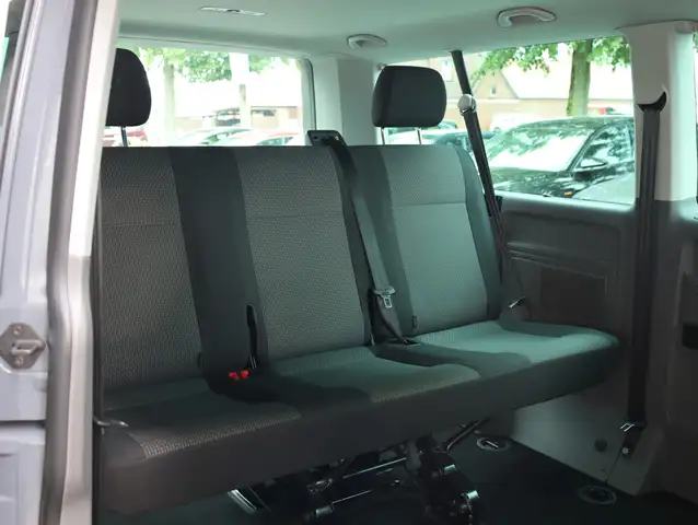 Volkswagen Caravelle view 14