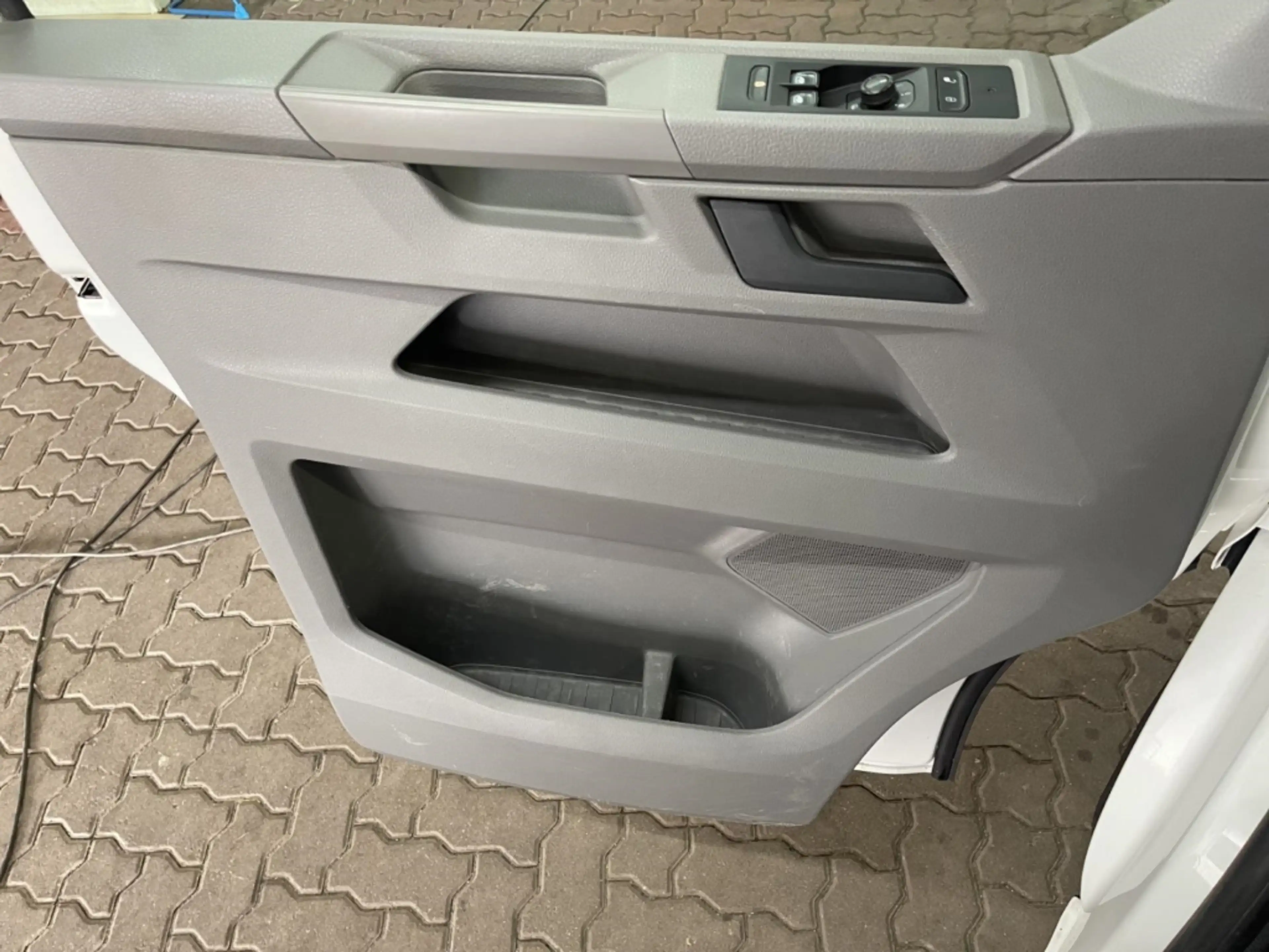 Volkswagen T6.1 Transporter Kasten Plus 2.0 TDI AHK Kamera Navi Klima PDC uvm. — photo 12