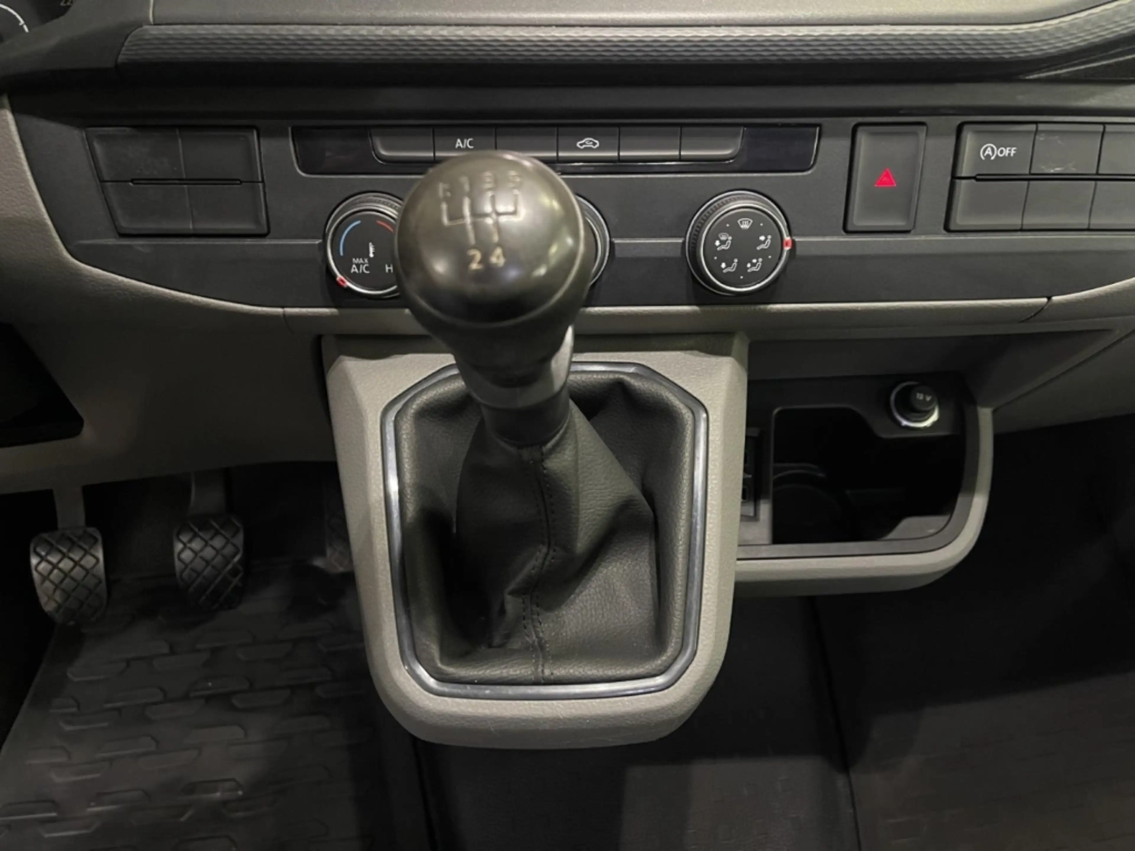 Volkswagen T6.1 Transporter Kasten Plus 2.0 TDI AHK Kamera Navi Klima PDC uvm. — photo 15