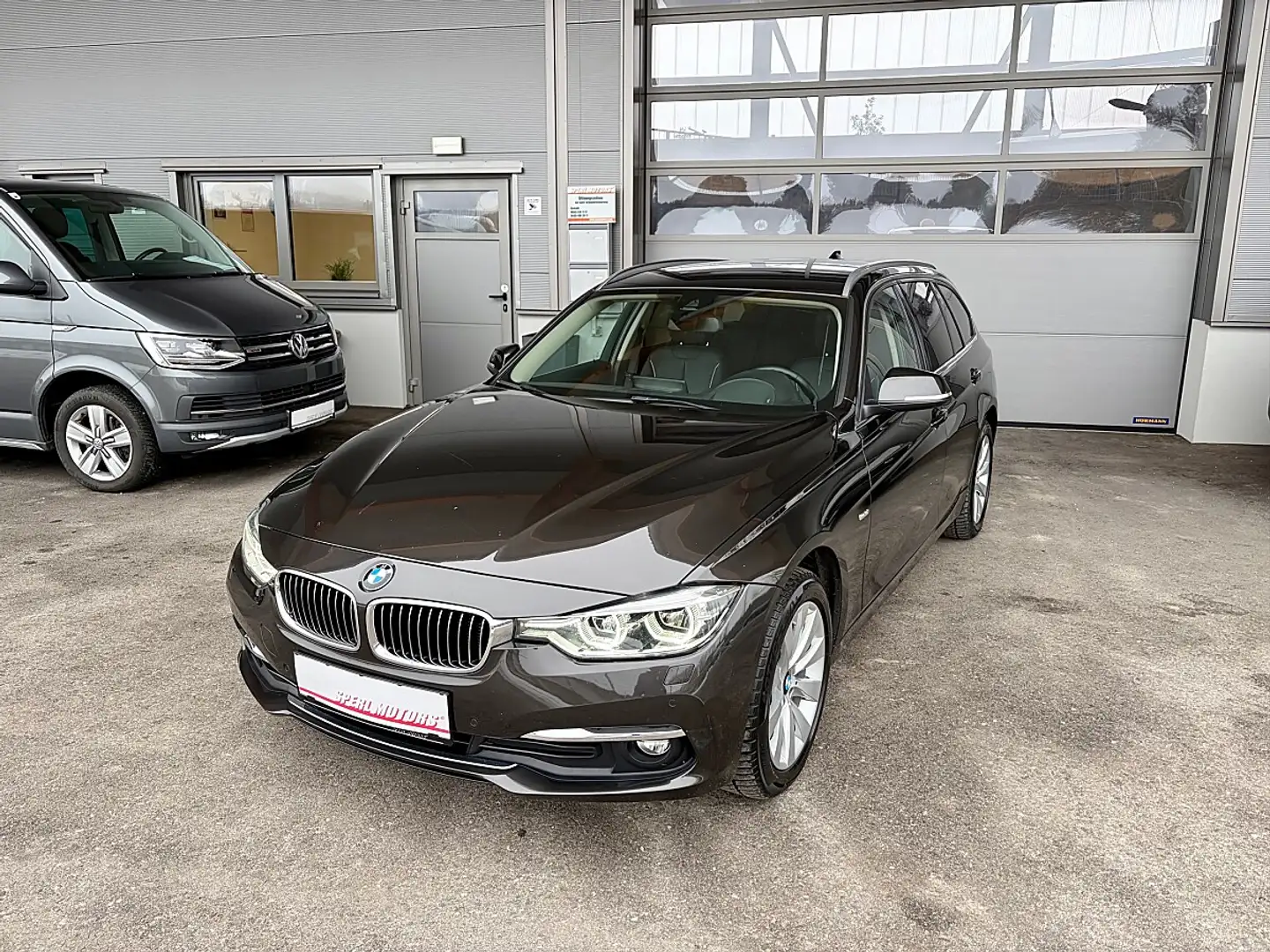 BMW 320 d xDrive Touring Luxury Line Aut. *Top Ausstatt... Grau - 2