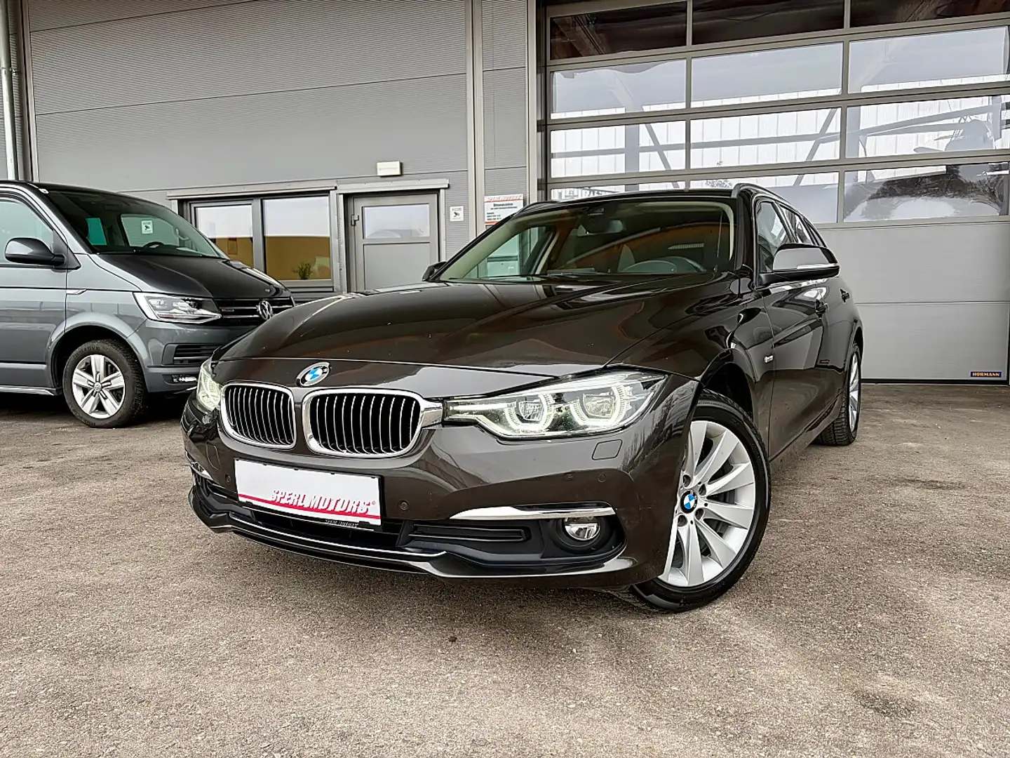 BMW 320 d xDrive Touring Luxury Line Aut. *Top Ausstatt... Grau - 1