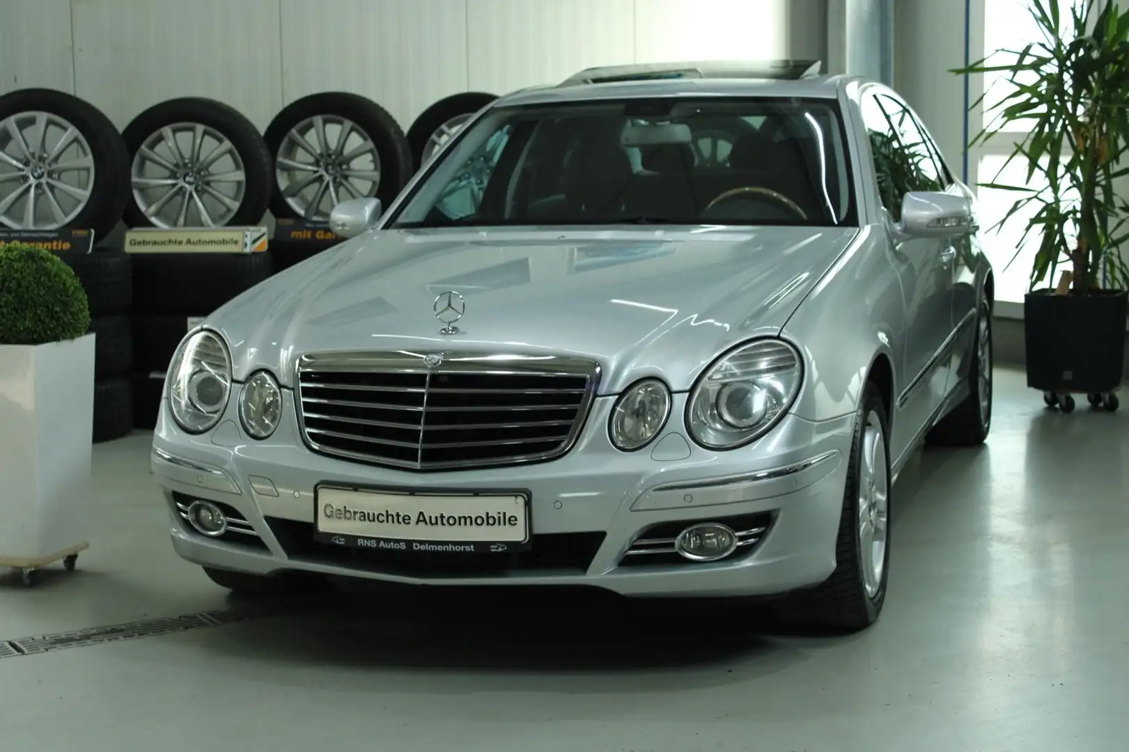 Mercedes-Benz E 350 4MATIC AVANTGARDE,LEDER,Belüftung,VOLL Silber - 1