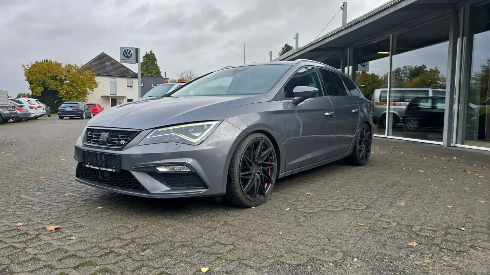 SEAT Leon ST FR 1.8 TSI Nav ACC Lane AHK LED Sound Grau - 1
