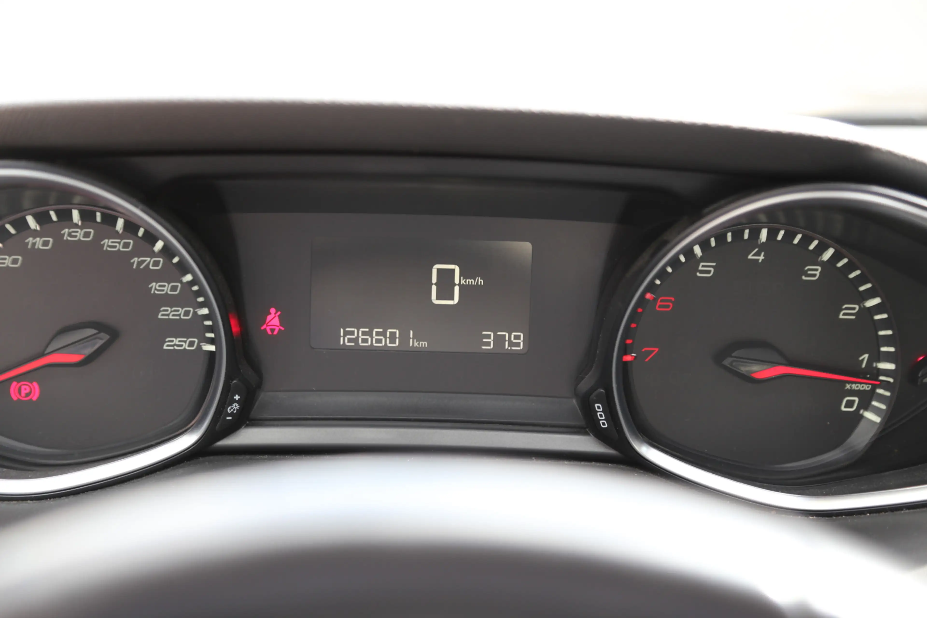 Peugeot 308 1.6 THP Active — photo 10