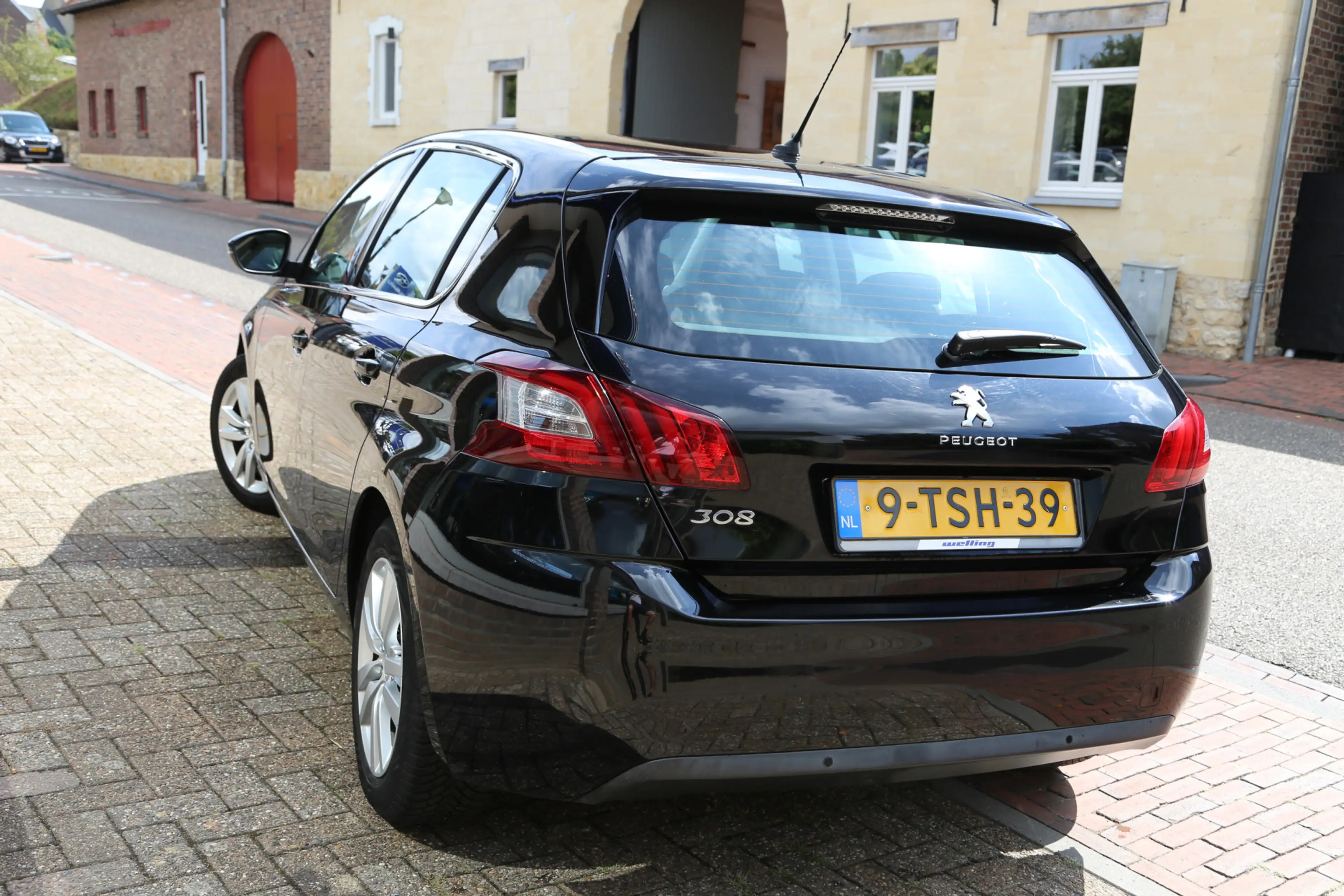 Peugeot 308 1.6 THP Active — photo 3