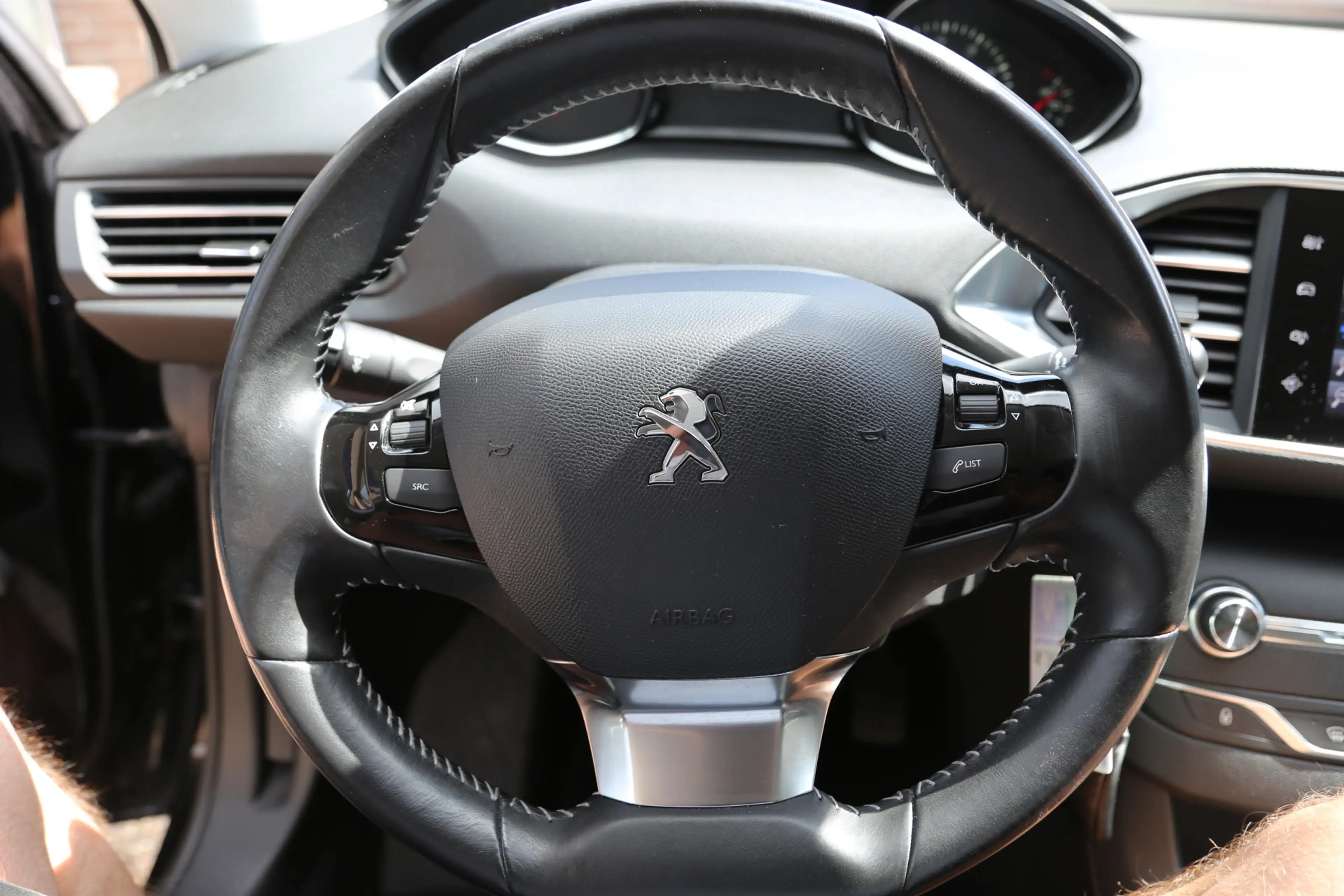 Peugeot 308 1.6 THP Active — photo 11