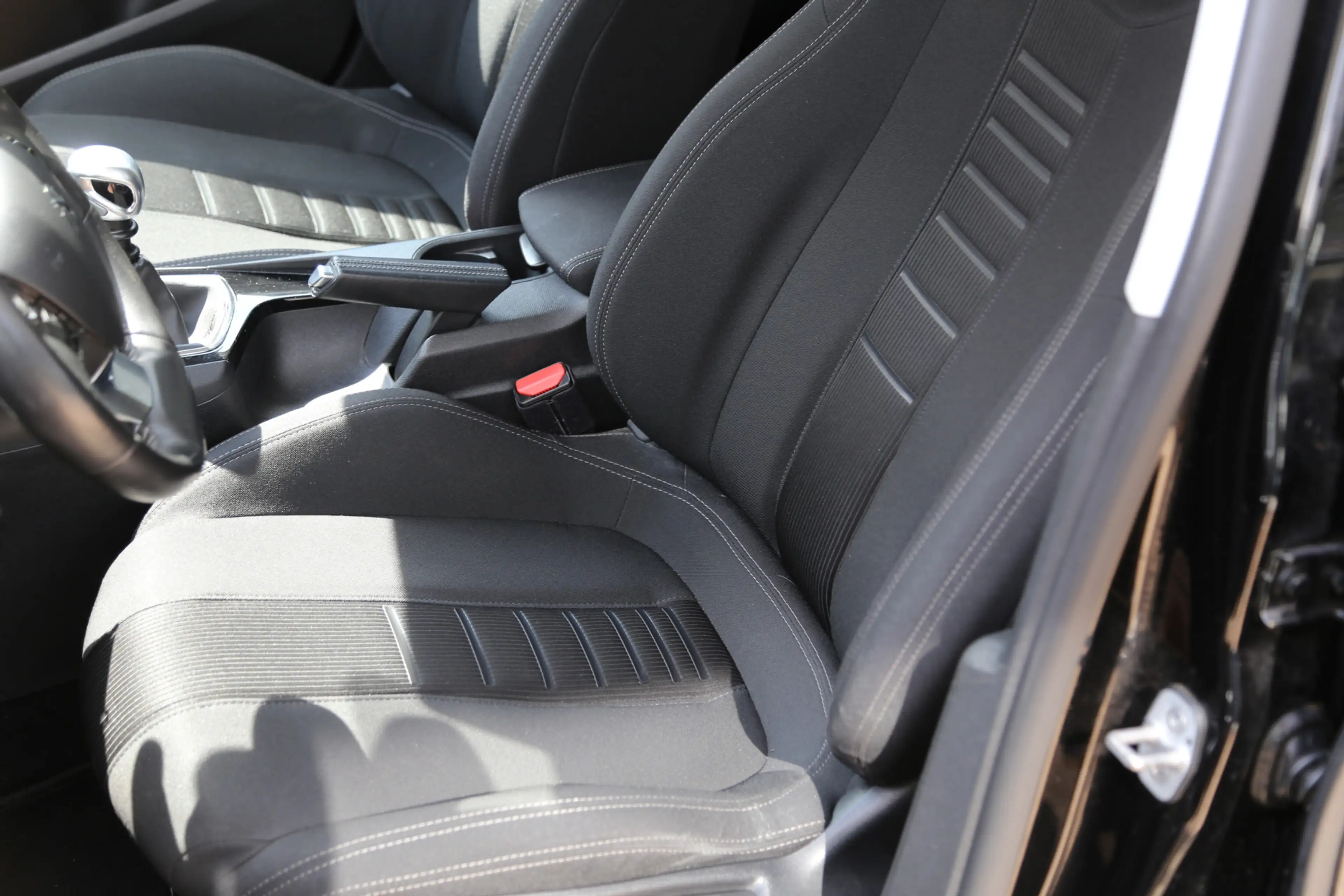 Peugeot 308 1.6 THP Active — photo 7