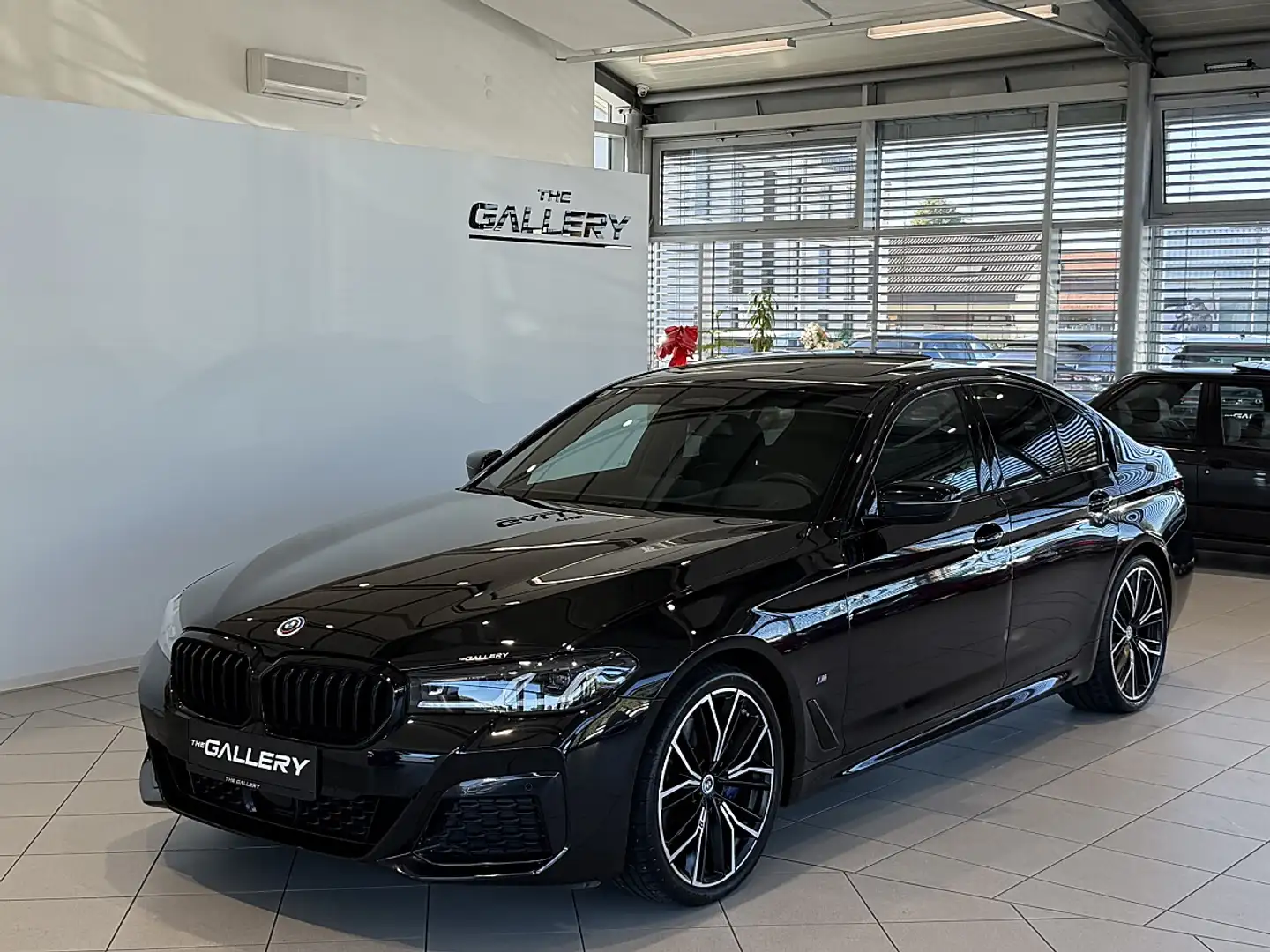 BMW 520 d xDrive M-Sport 48 V Aut.*Schiebedach*Sitzkühl... Schwarz - 1