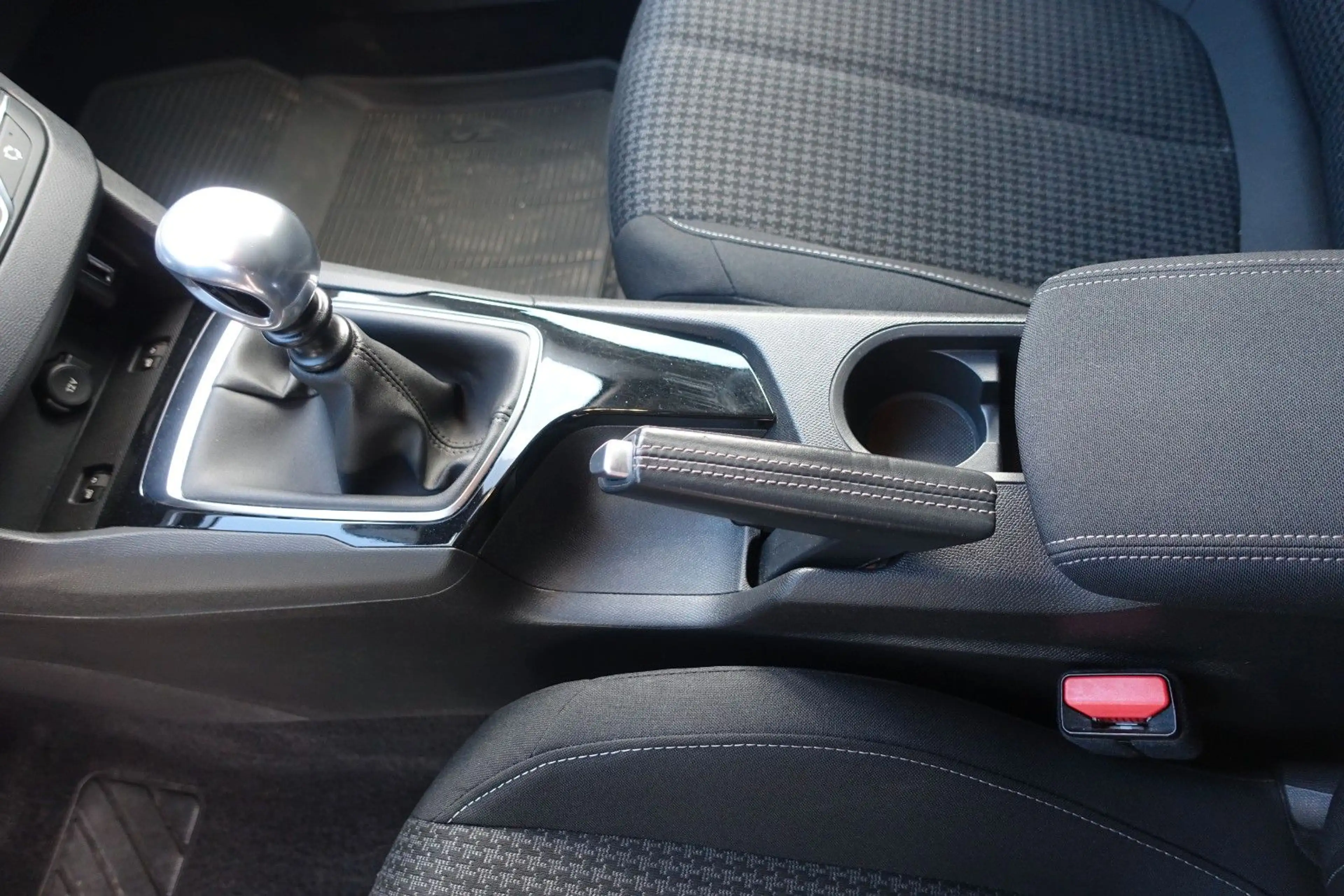 Peugeot 308 Style PureTech 130 STOP & START*SHZ*PDC*LED* — photo 14