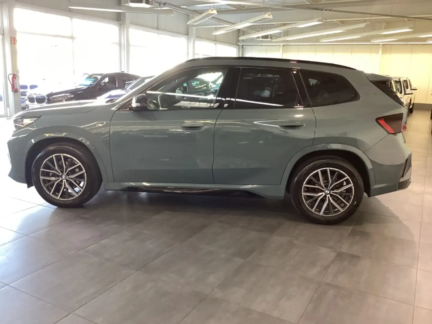 BMW X1 sDrive18iA M Sport 18'' HUD PA+ LCProf Komfzg Sonn Groen - 2