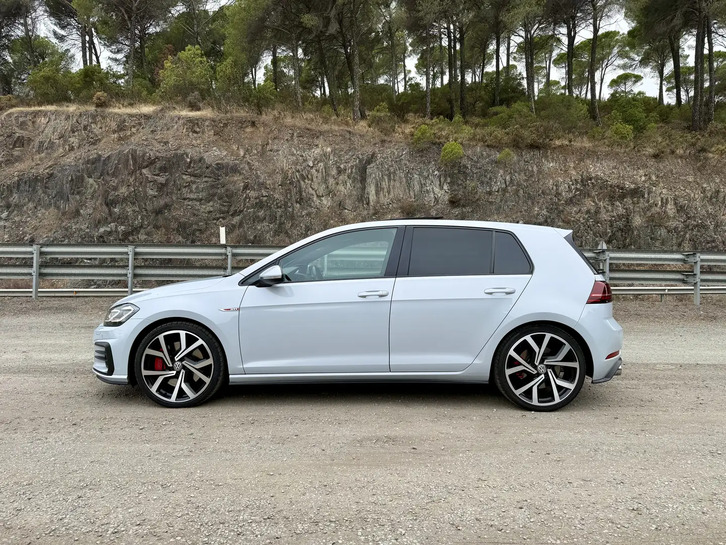 Volkswagen Golf GTI 2.0 TSI Performance DSG7 180kW - 1