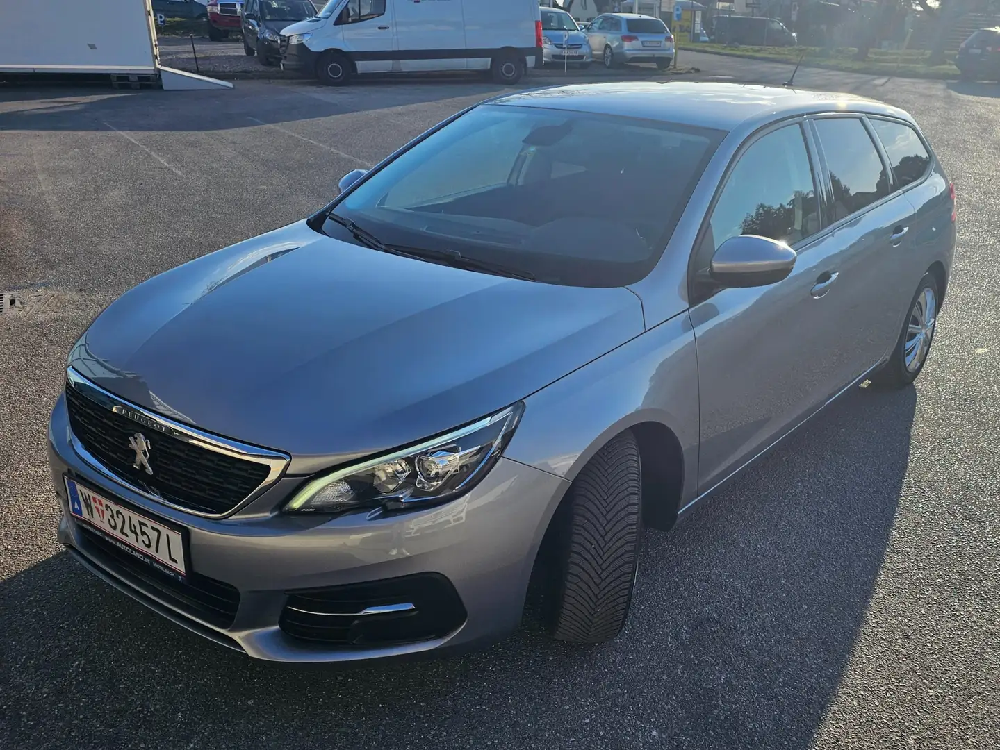 Peugeot 308 308 SW 1,5 BlueHDI 130 Active S Grau - 1