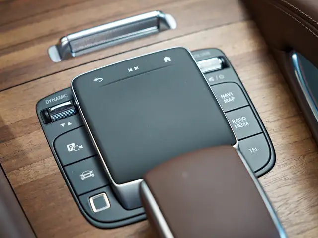 Mercedes-Benz GLE view 30