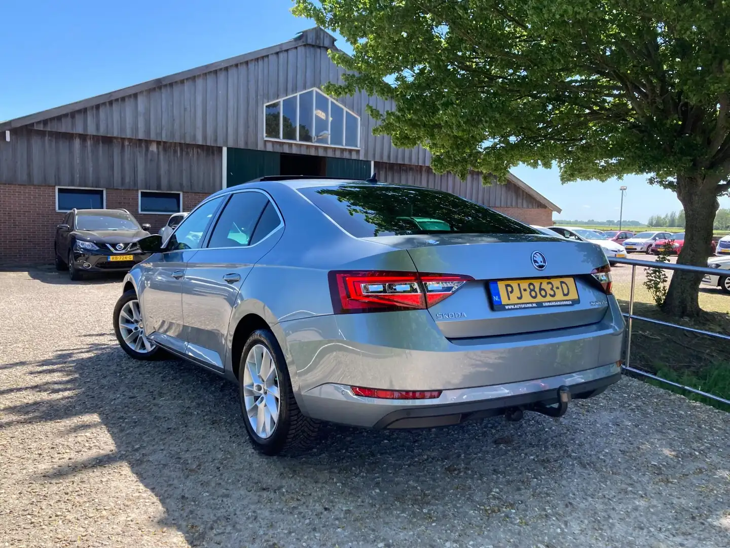 Skoda Superb 1.6 TDI Style Business | Pano + DSG + Navi Nu € 17 siva - 2