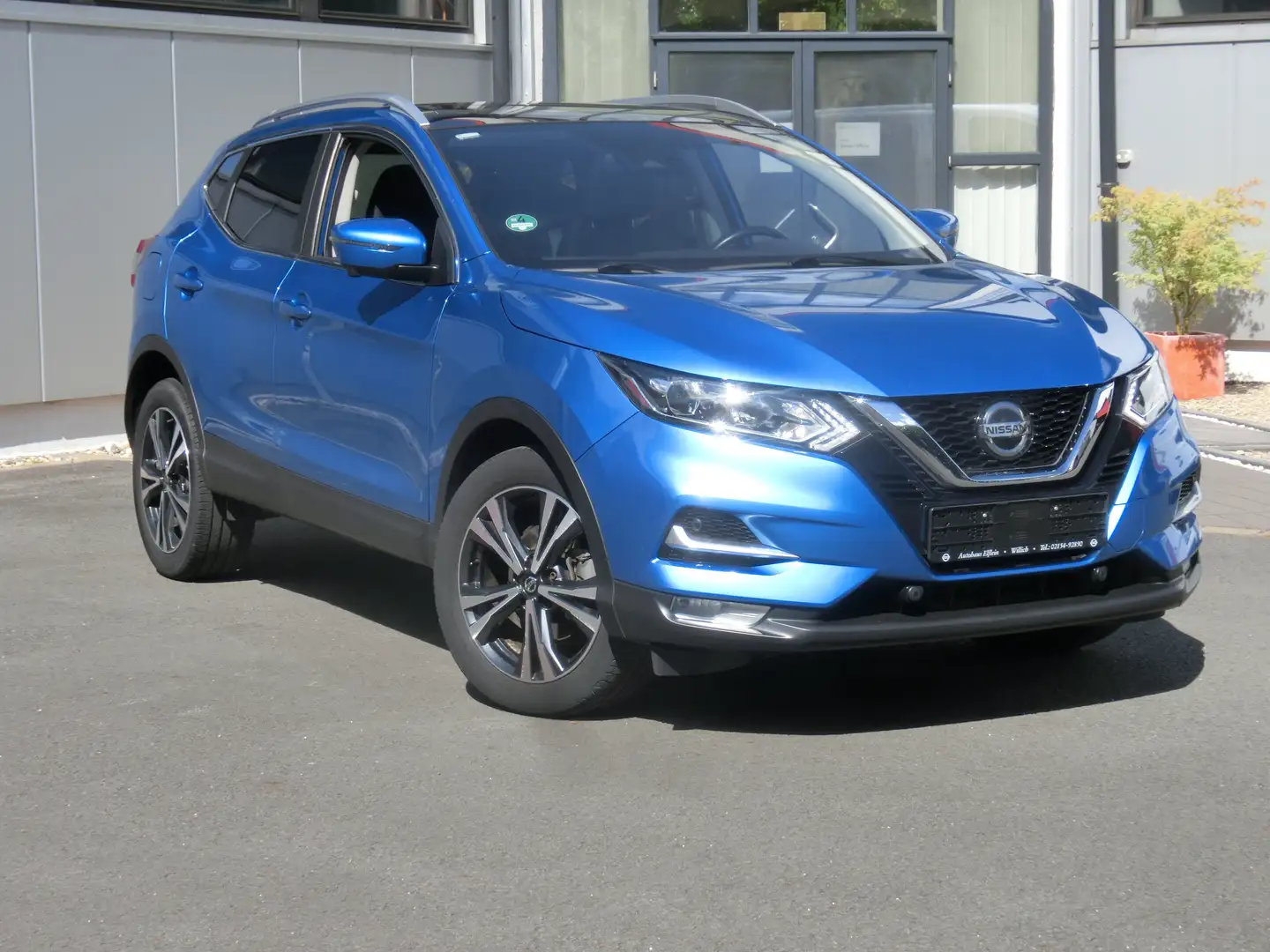 Nissan Qashqai 1.3 Zama Aut/Navi,Tel,SHZ,RCam,PDC,PanoGD,abn. AHK Blau - 1