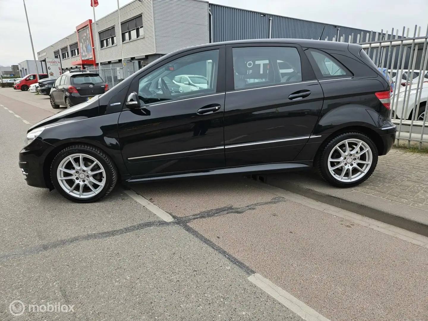Mercedes-Benz B 180 BlueEFFICIENCY Business CLass Negro - 2