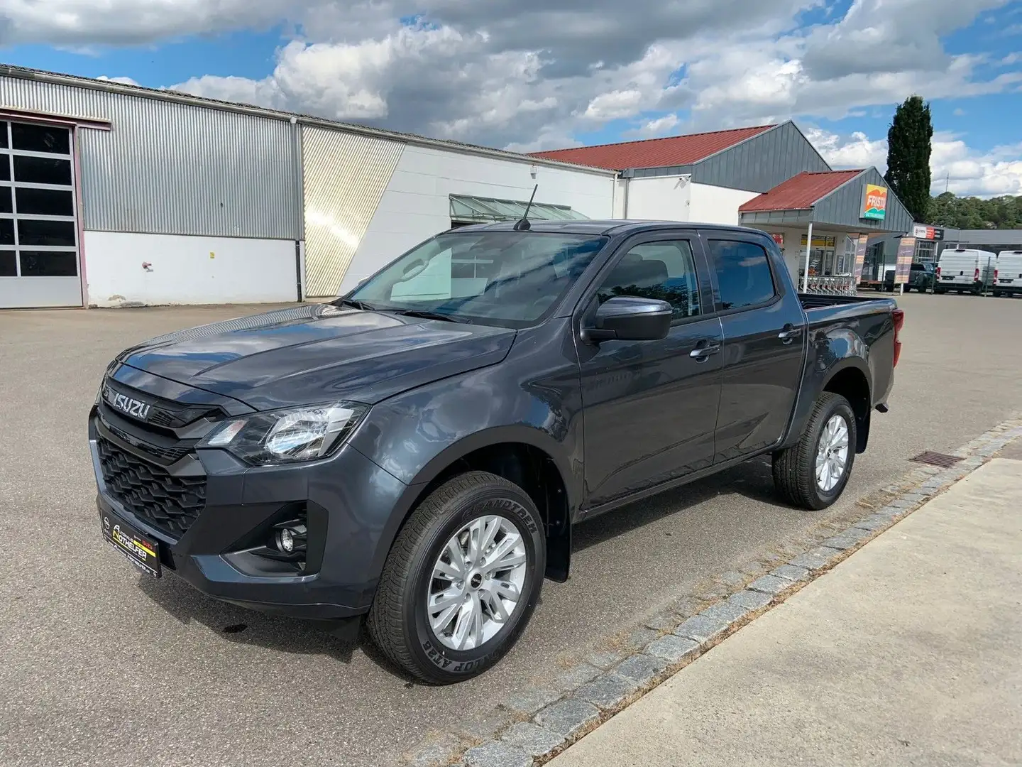 Isuzu D-Max DoubleCab LS 4 WD AHK und Beschichtung Grau - 2