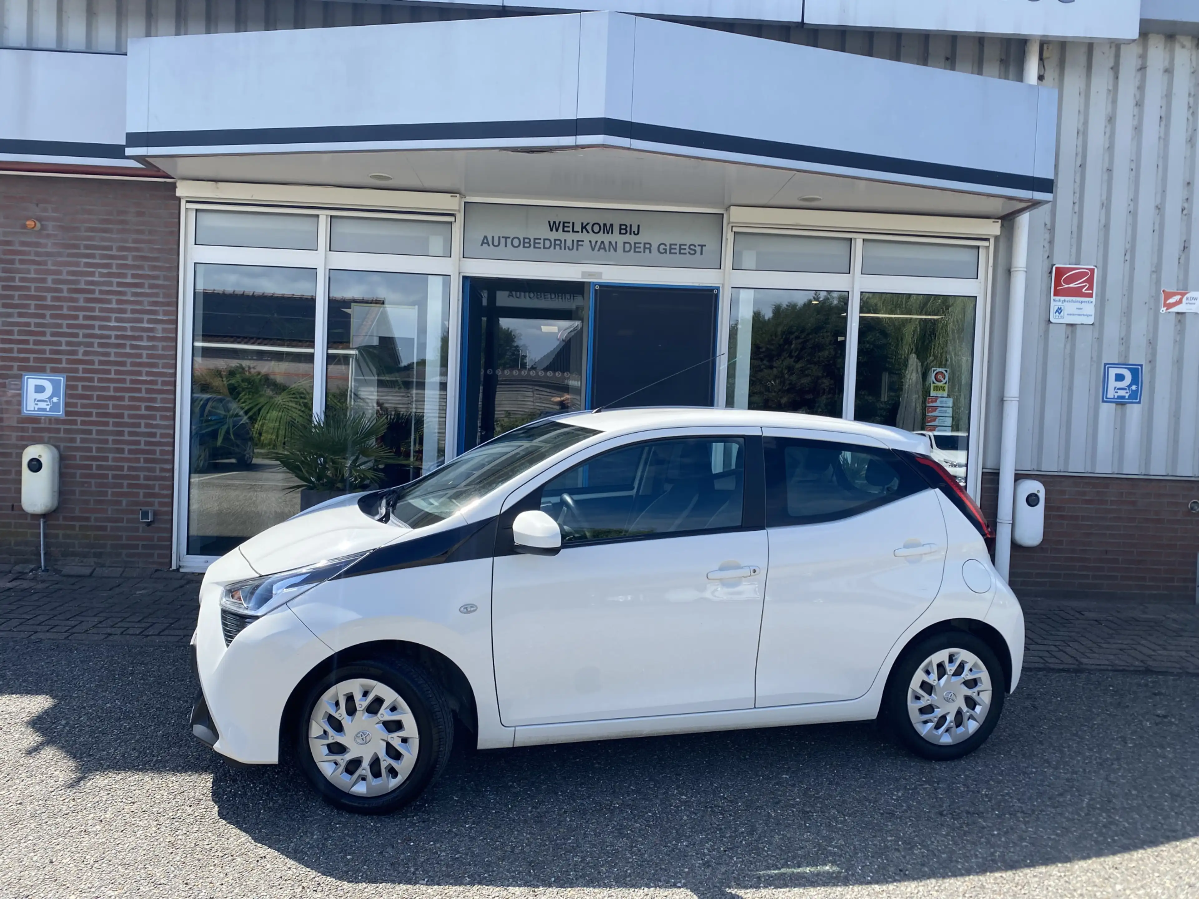 Toyota Aygo 1.0 VVT-i x-play limited Afn. Trekhaak Android Aut
