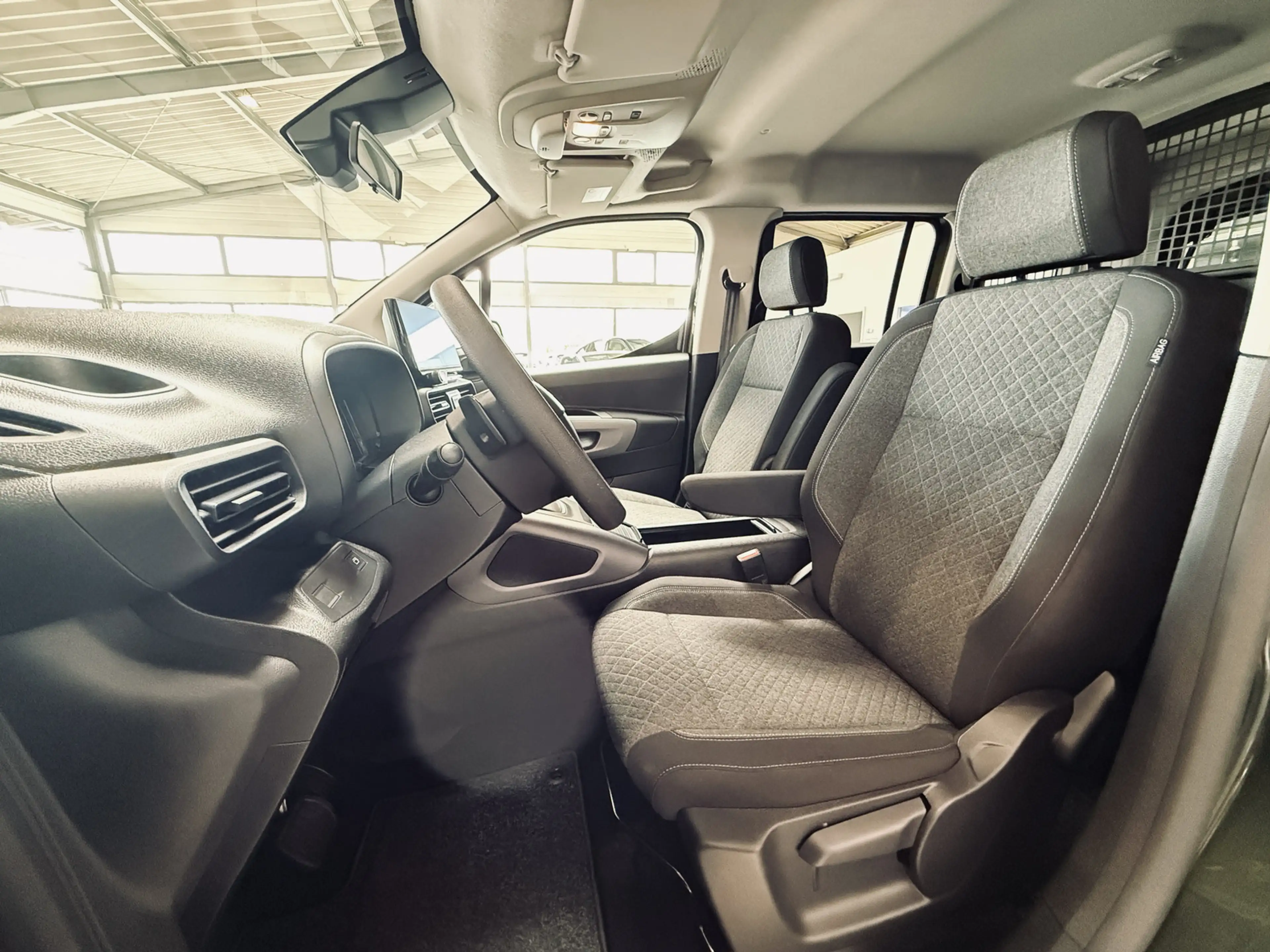 Opel Combo Life E Edition N1 Automatik |AHK|SHZ|LED|Kamera| — photo 12