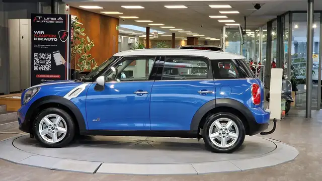 MINI Countryman view 6